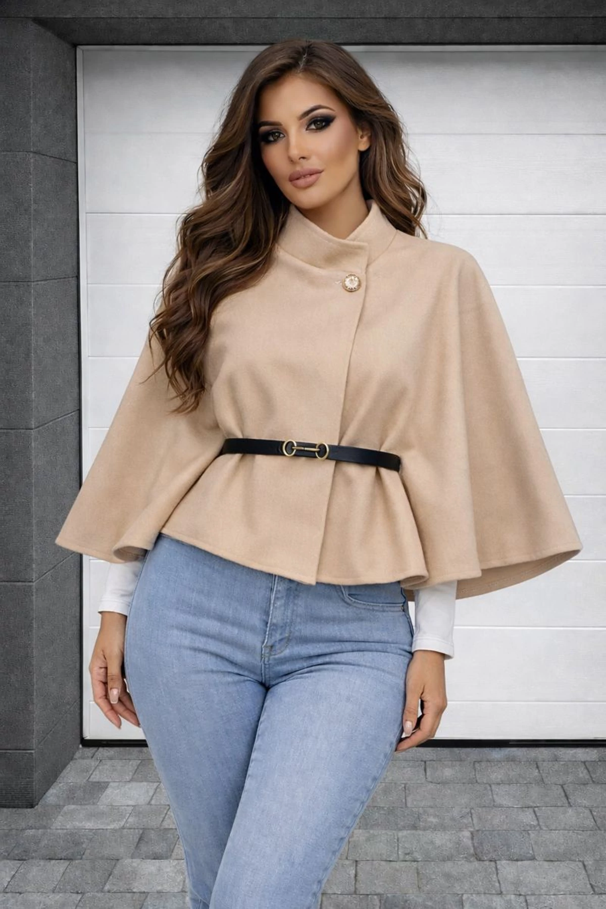 BABE bézs poncsó műbőr övvel