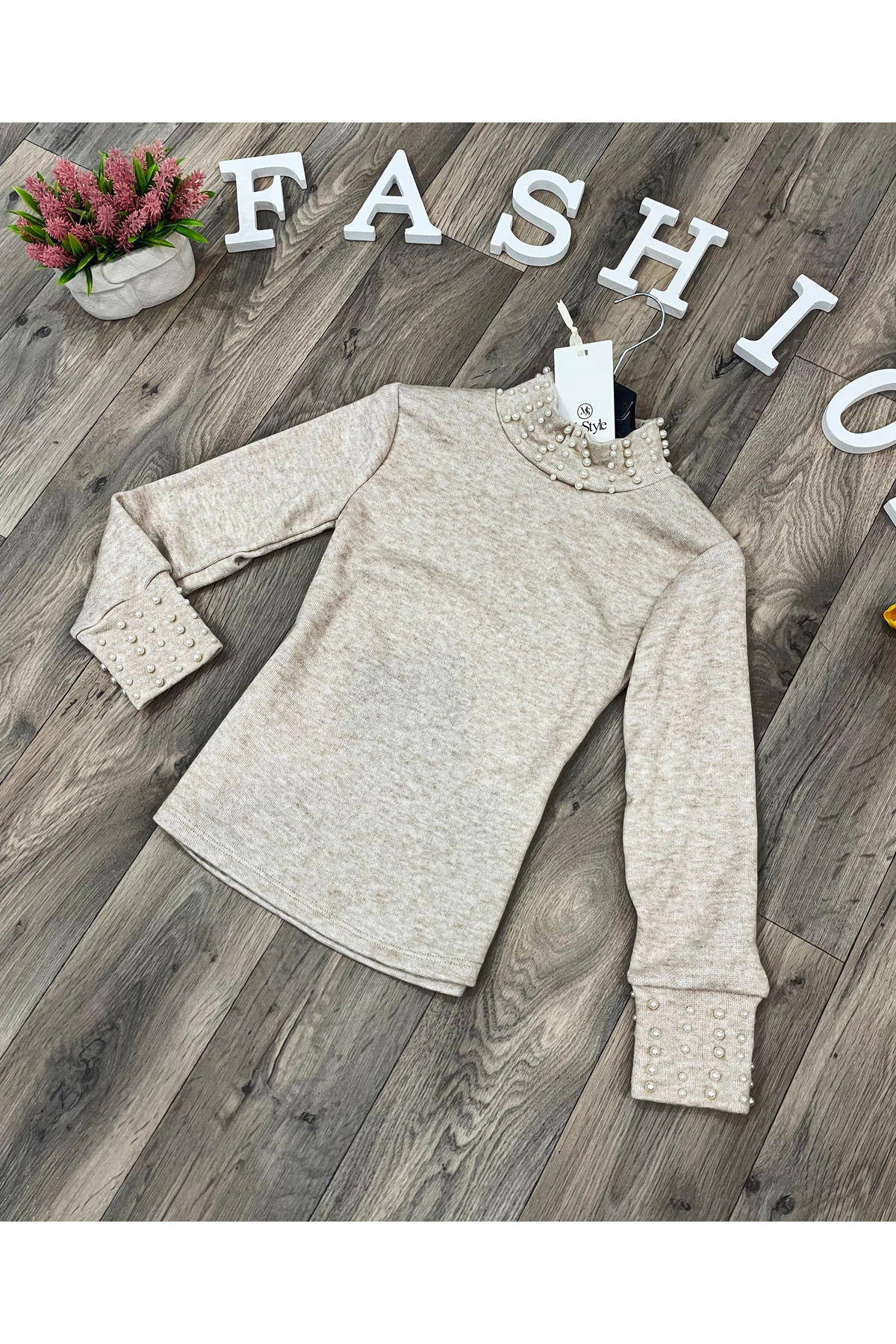 OBER bézs gyöngyökkel díszített felső